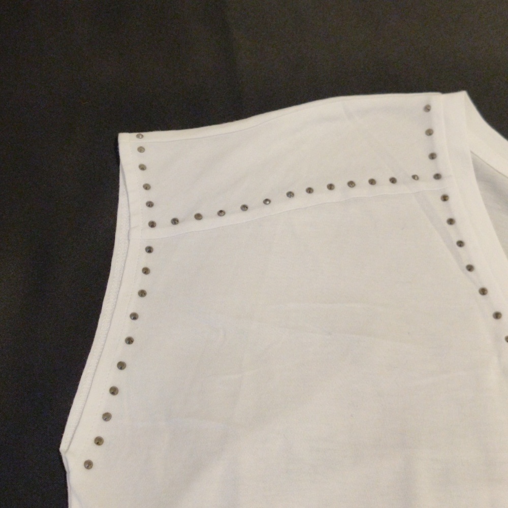 DKNY Lightweight Sleeveless V-neck studded top. - Picture 3 of 9